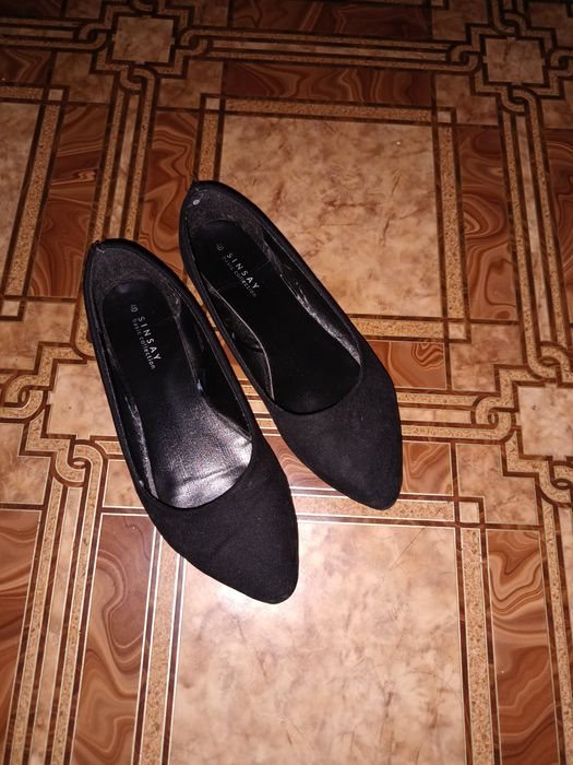 Dwie pary butów do naprawy