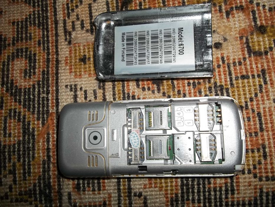 телефон 6700 4 сим карты (как новый