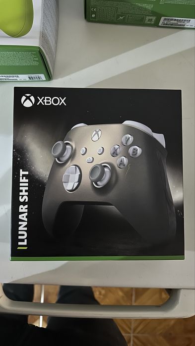 Comando xbox series x s starfield lunar shift gold shadow