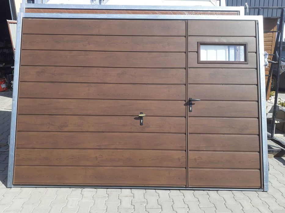 brama garażowa uchylna, dwuskrzydłowa PRODUCENT