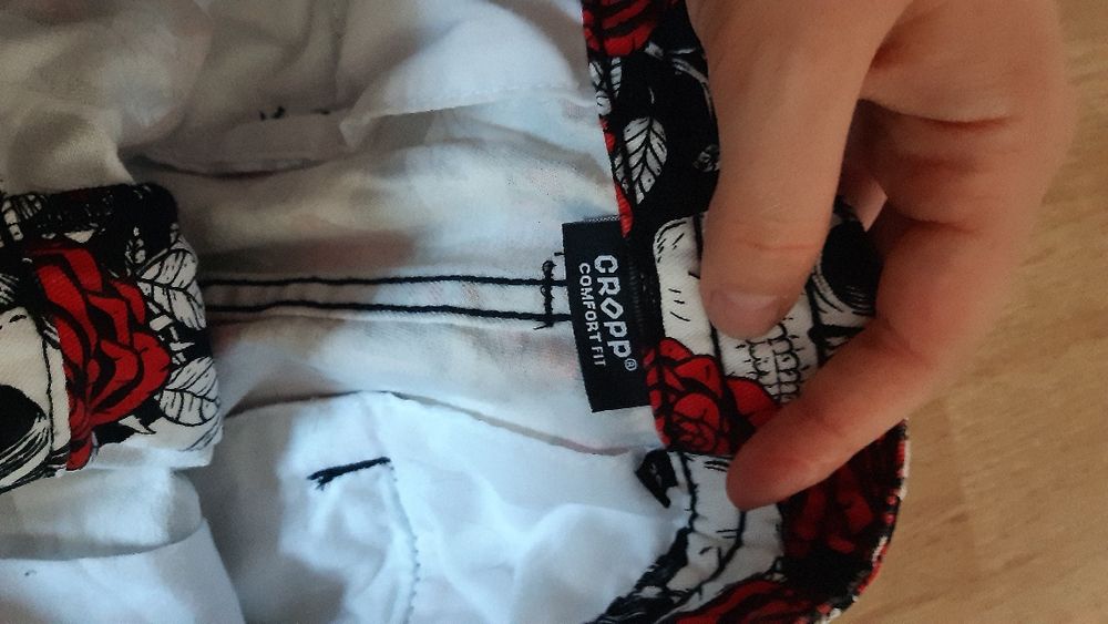 Szorty męskie z motywem czaszki