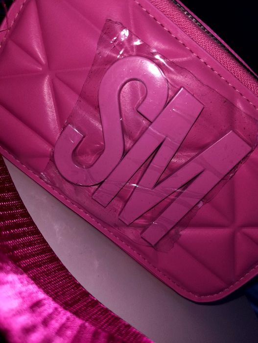 Różowa mała torebka pikowana SM na szerokim pasku