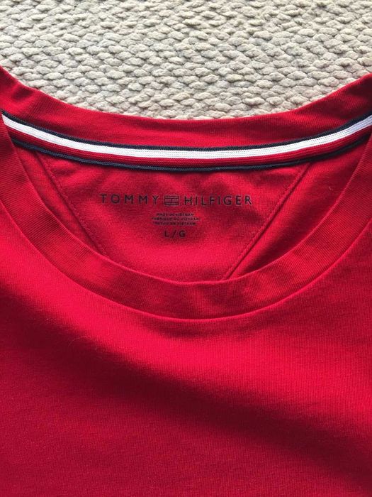 T-Shirt -- Tommy Hilfiger -- Tam. L  ( Unisexo )