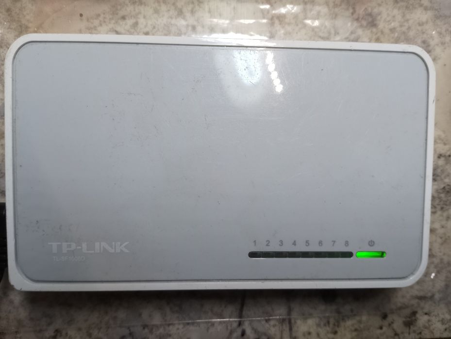 Комутатор (свитч) TL-SF1008D