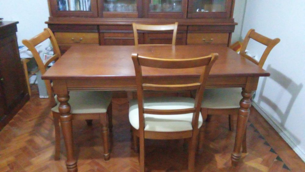 Aparador de sala e mesa de jantar em mogno maciço