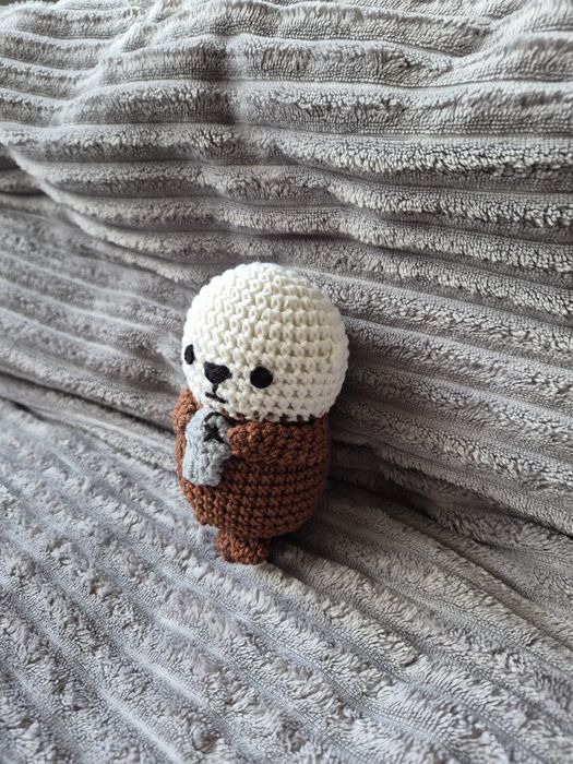 Maskotka wydra z rybką, handmade