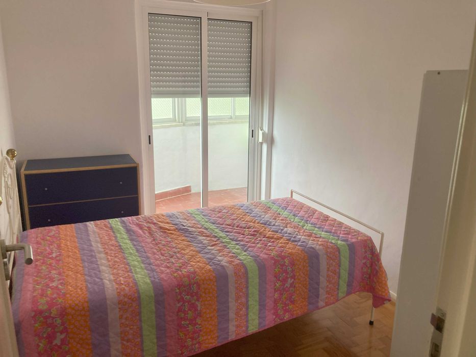 Aluga-se Quarto Oeiras - Perto da SBE