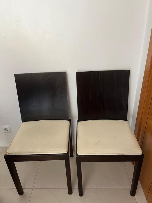 Vendo 4 cadeiras madeira maciça