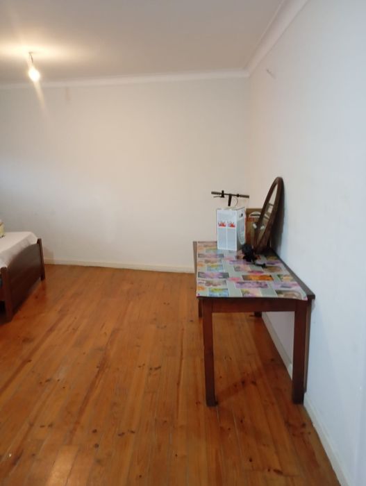 Alugo quarto grande