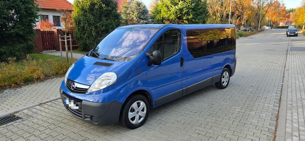 Opel Vivaro Long 9 miejsc Perfekcyjny Stan Nawiewy Tył