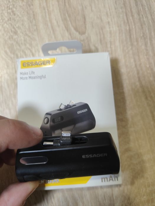 Кишеньковий павербанк Essager з роз'ємами для iPhone та Android