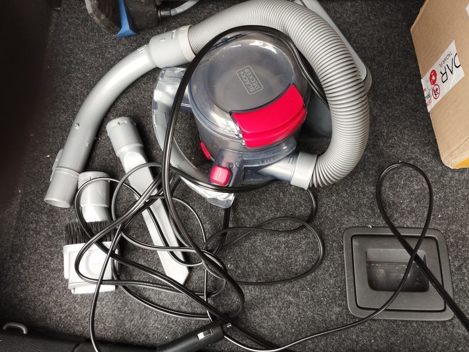 Odkurzacz samochodowy BLACK&DECKER 12V PD1200AV-XJ