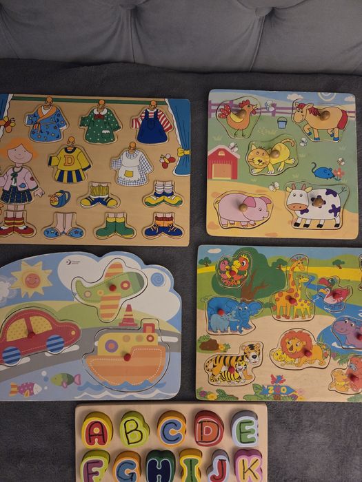 Zestaw pięciu układanek puzzli drewnianych