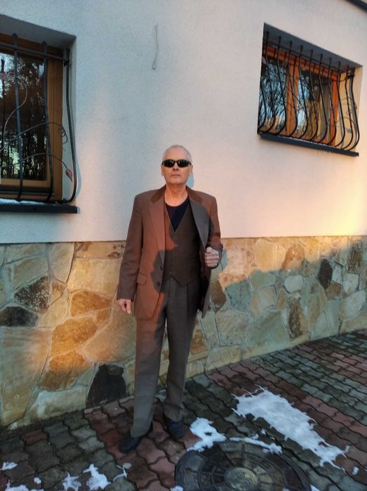 костюм трійка для стрункого чоловіка