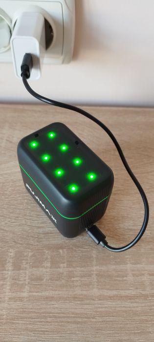 Комплект Зарядного Пристрою PUJIMAX +8 Акамуляторів(4AA+4AAA)