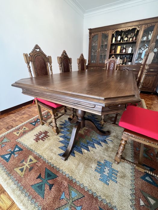 Mesa antiga em madeira maciça