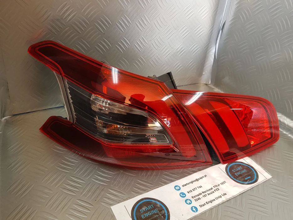 Farolim Farolins Peugeot 308 II direito e esquerdo modelo em carro