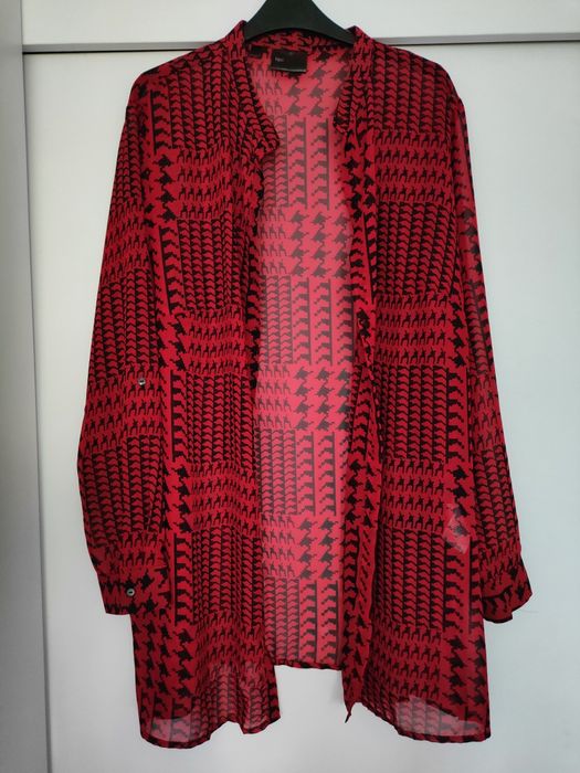 Czerwona prześwitująca koszula w czarny wzór