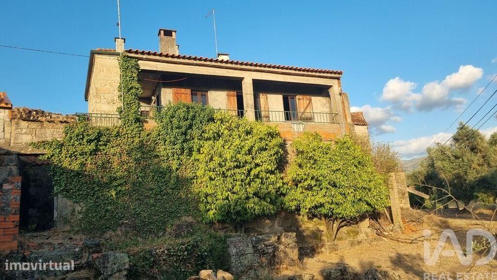 Moradia geminada T2 em Vila Cortês da Serra