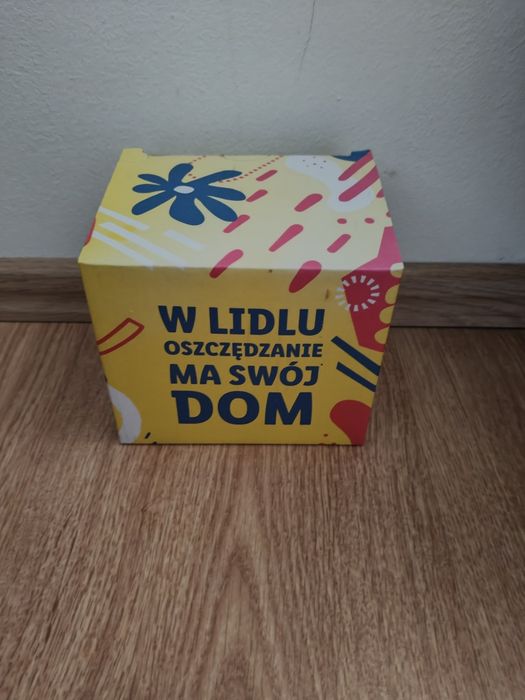 Skarbonka w kształcie domku żółta