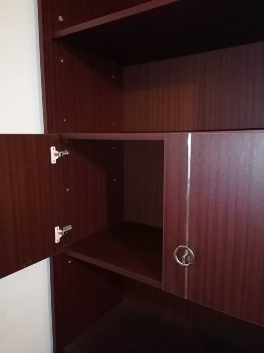Estante/armário para Sala de Jantar/escritório em bom estado