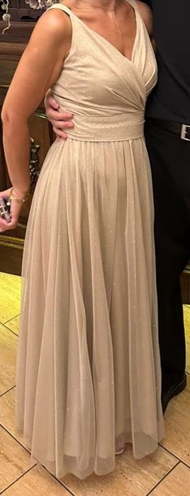 Długa sukienka z paskiem