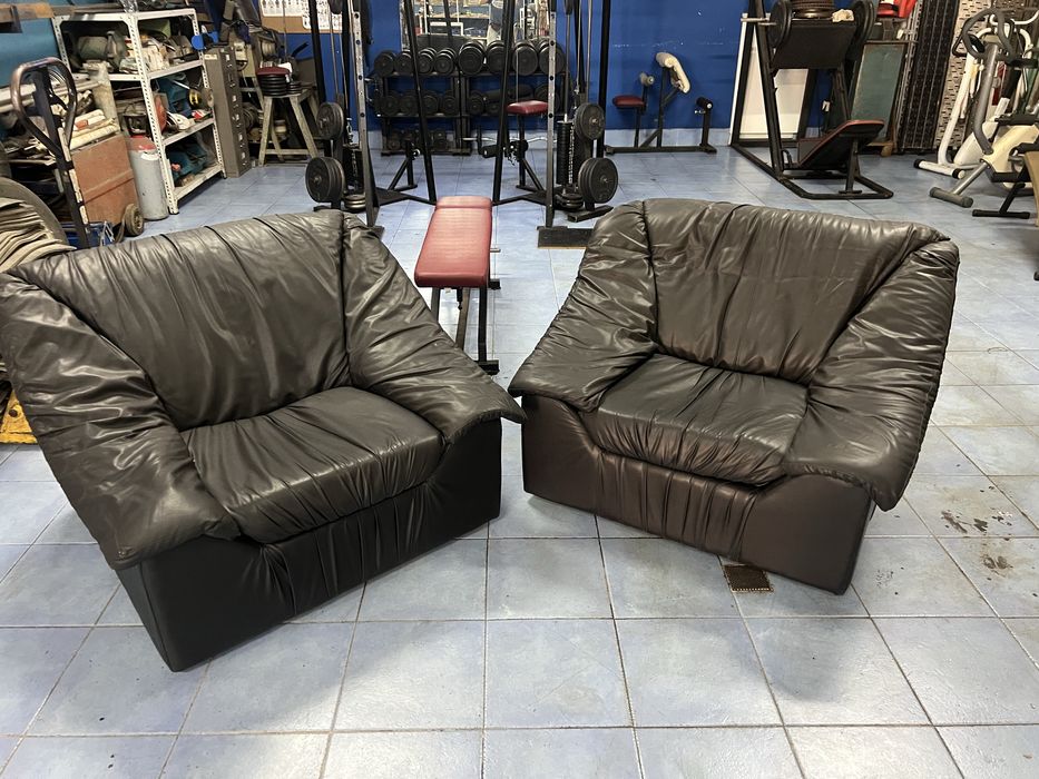 Conjunto sofas em pele preta