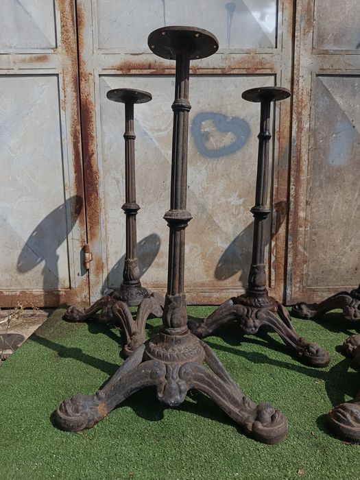 Pés de mesa antigos