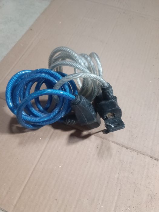 Dois cadeados com duas chaves