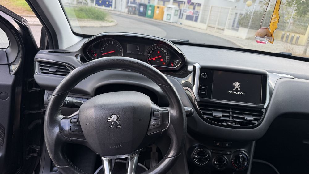 Peugeot 208 HDi 1400 do ano 2015