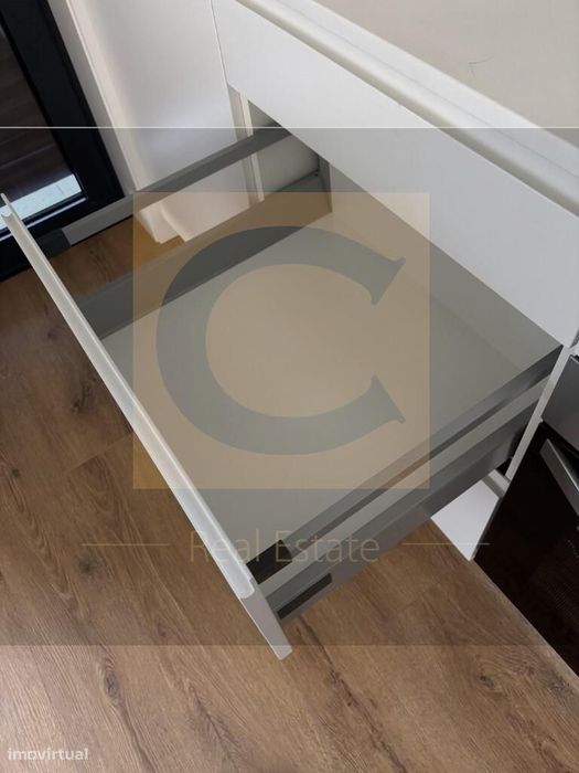 Apartamento Novo com Varanda e Garagem junto ao Hospital de São João –