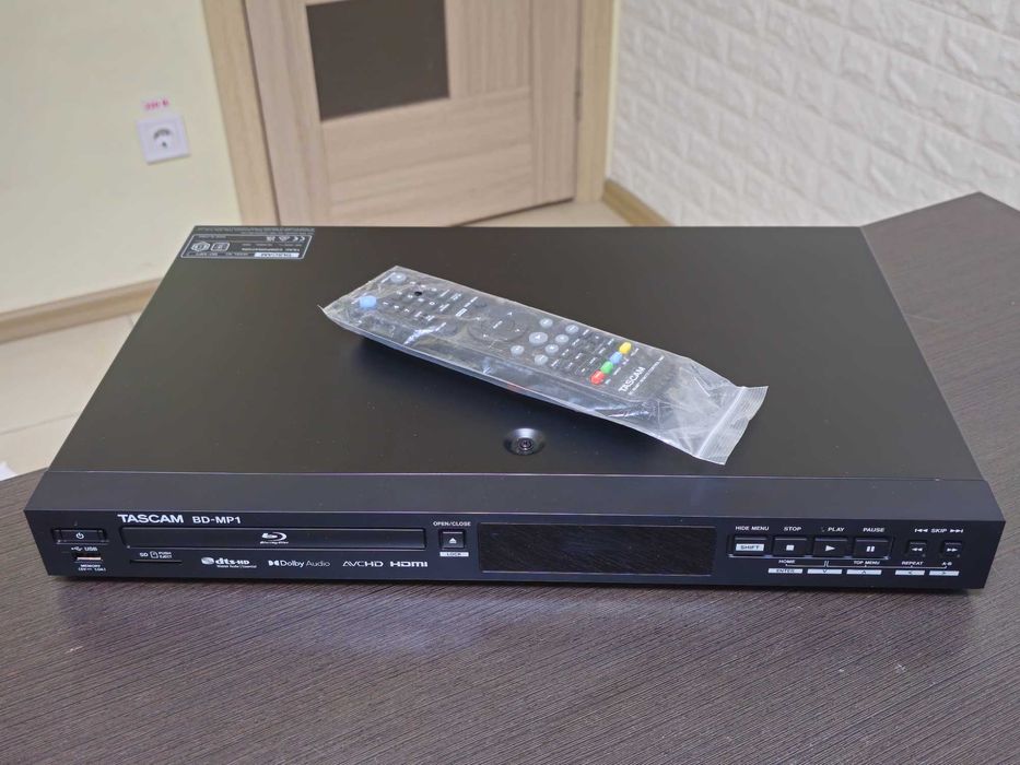 BD-MP1 Професійний Blu-ray програвач із функцією відтворення SD-карт та USB