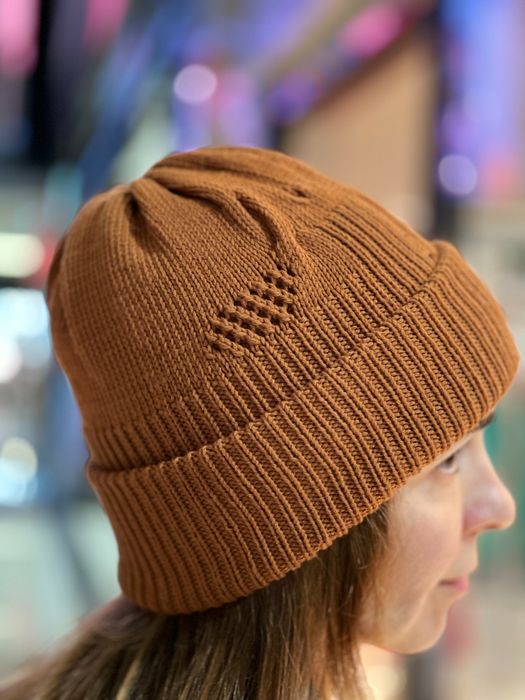 Шерстяная шапка ручной работы