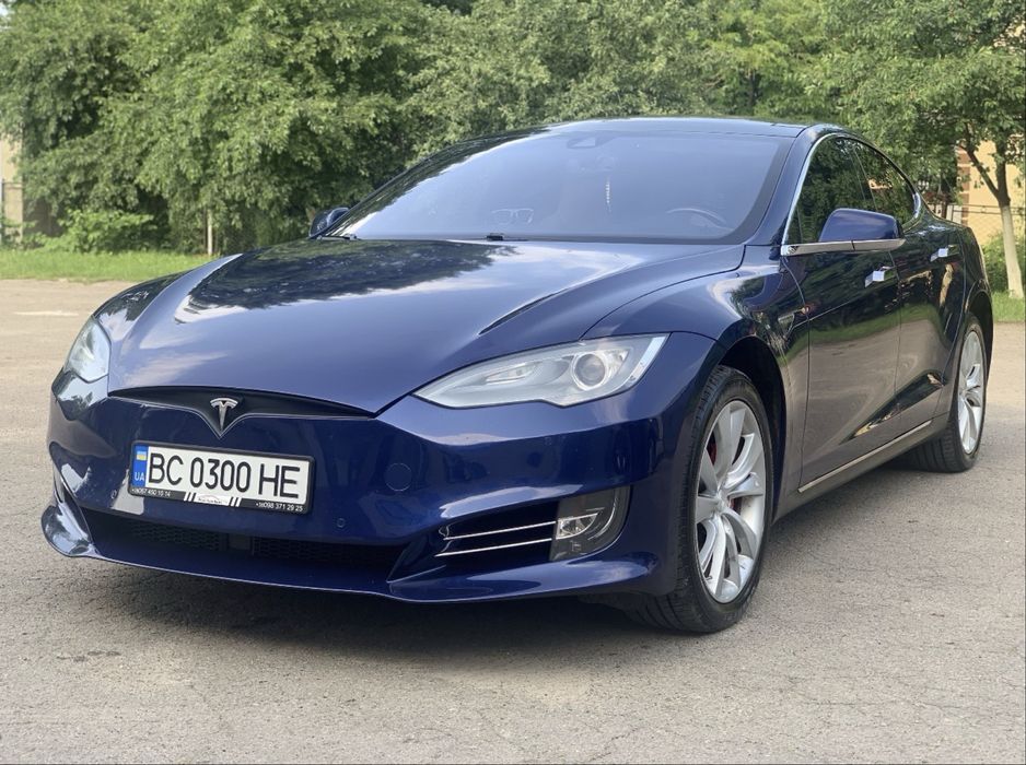 Tesla model S  без пошкоджень