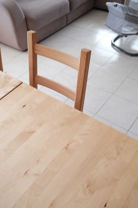Conjunto Mesa Madeira extensivel 2,10m x 0,90m e 4 cadeiras
