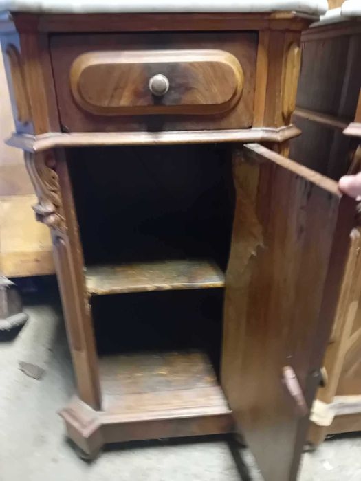 Mesas de Cabeceira com tampo em mármore