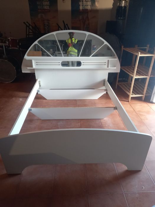 Cama de casal branca