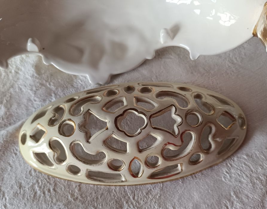 Floreira ou centro de mesa da fabrica RB de Alcobaça, formato ovalado