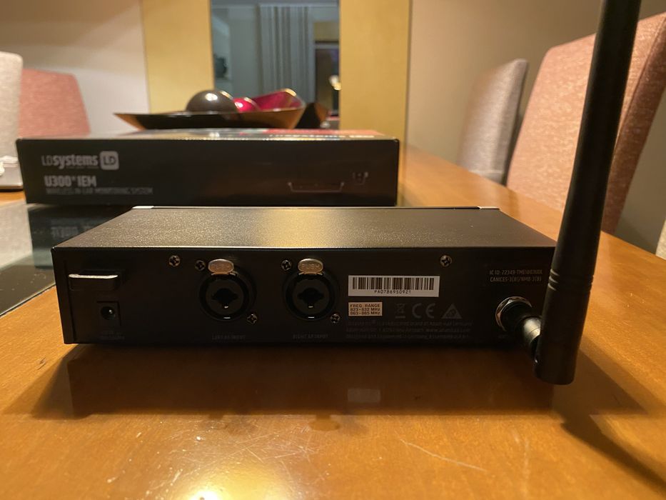 U300 IEM Wireless in-ear Monitoring System - Excelente estado