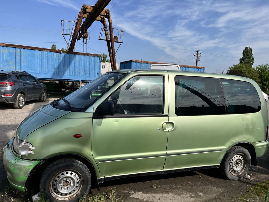 Продам Nissan serena