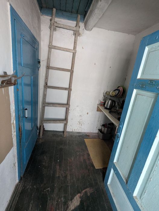 Продаж будинку не далеко від центру та річки смт. Володарка