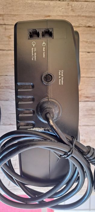 UPS with 8 Sockets425768543501701122