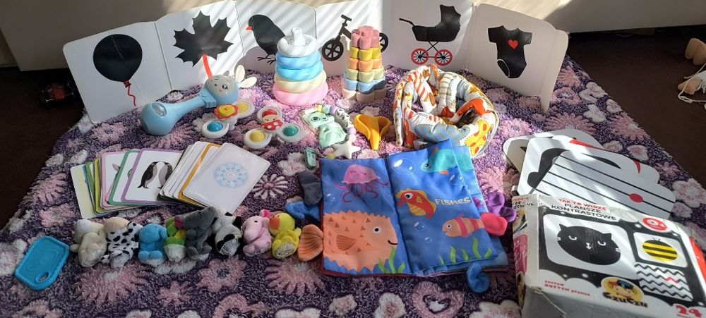 лот іграшок для малюків