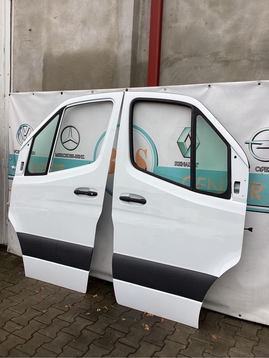 Разборка Mercedes Sprinter 907 Решітка Капот Фара Крило Бампер Кузов