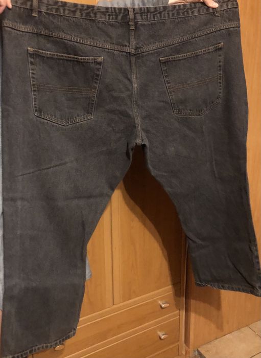 Джинсы талия 130 см большие черные.