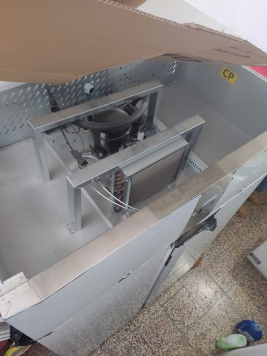 Armário Vertical de Refrigeração Profissional – Como novo