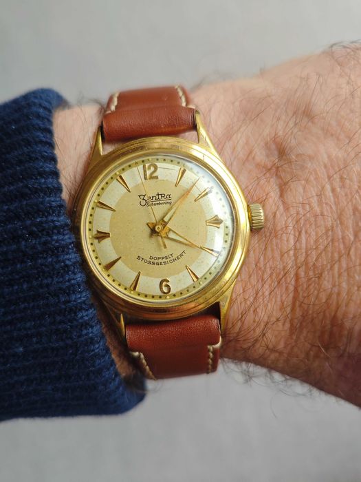 Dwutonowa tarcza ZENTRA zadbany mechaniczny zegarek nakręcany RETRO