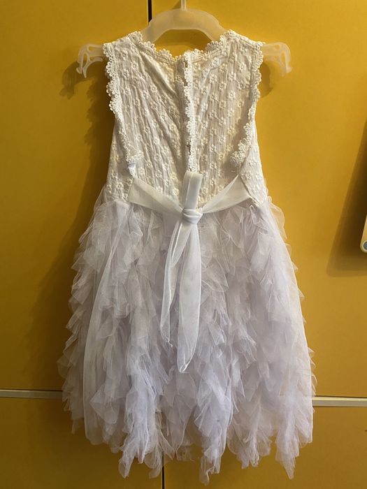 Святкове плаття на дівчинку 5-6 років