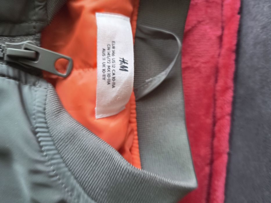 Sprzedam kurtkę bomberke chłopięca.