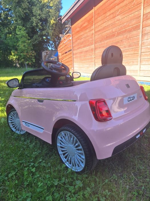 Auto na akumulator różowy fiat 500